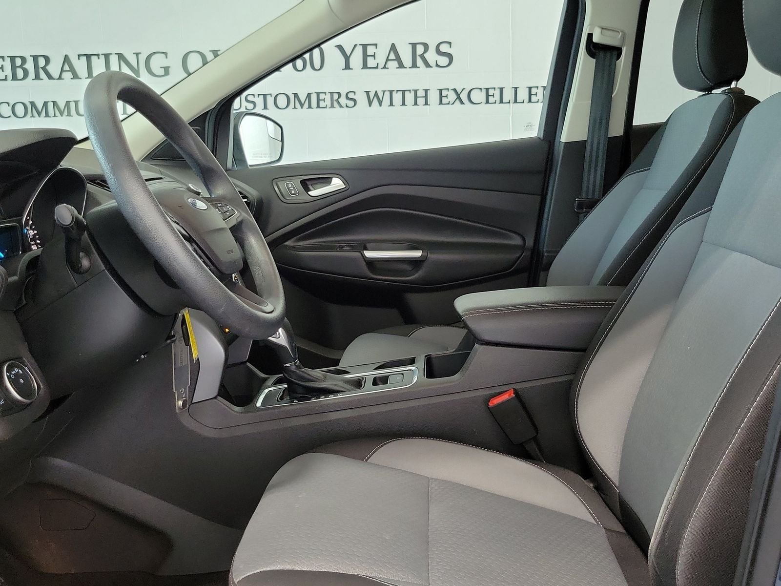 Used 2018 Blue Ford SE image 8