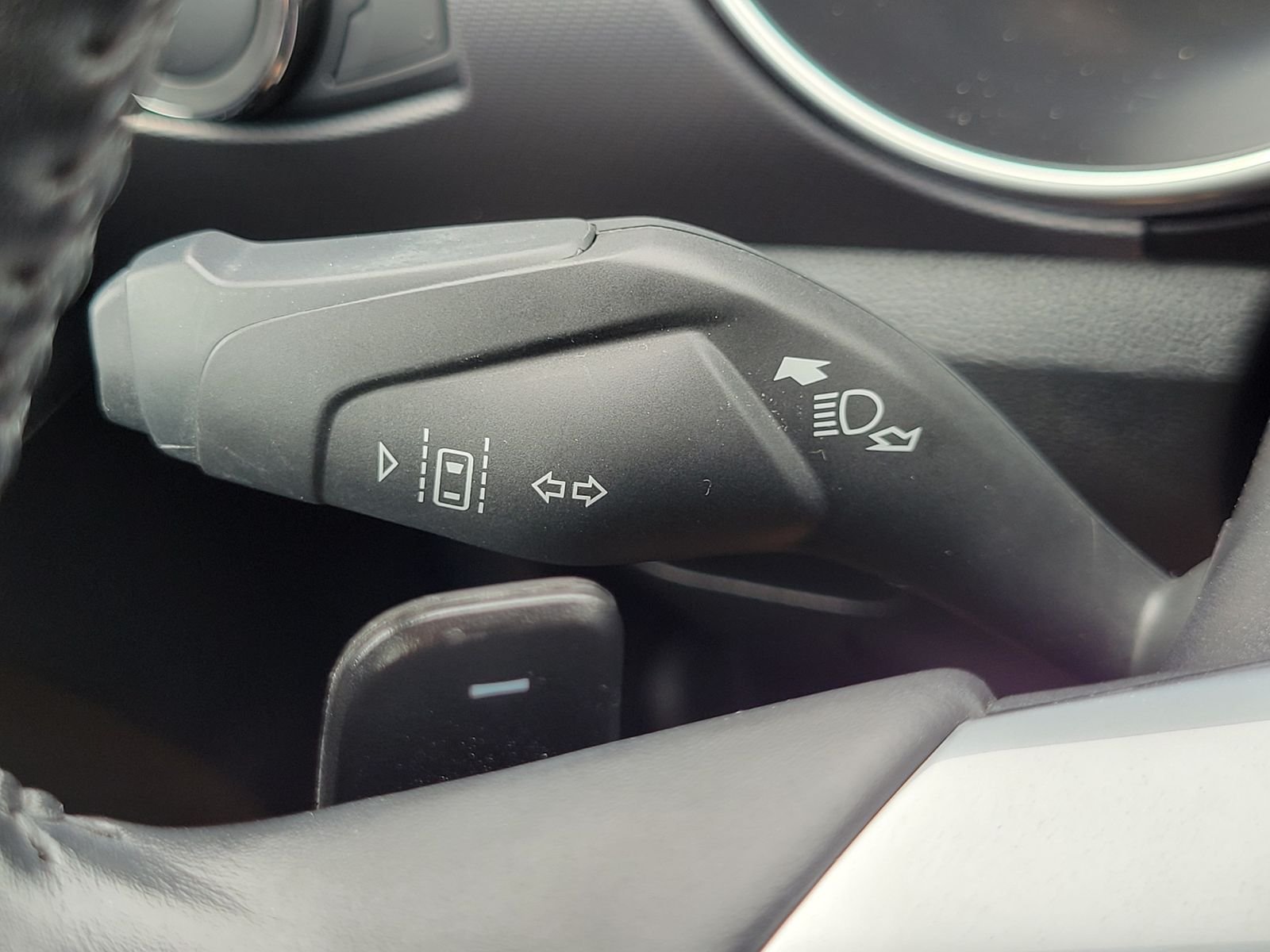 Used 2022 White Ford EcoBoost Premium image 18