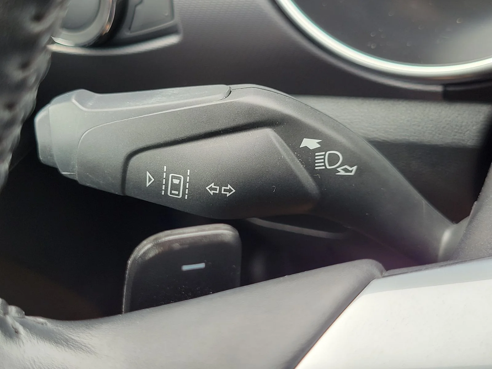 Used 2022 Oxford White Ford EcoBoost Premium image 18