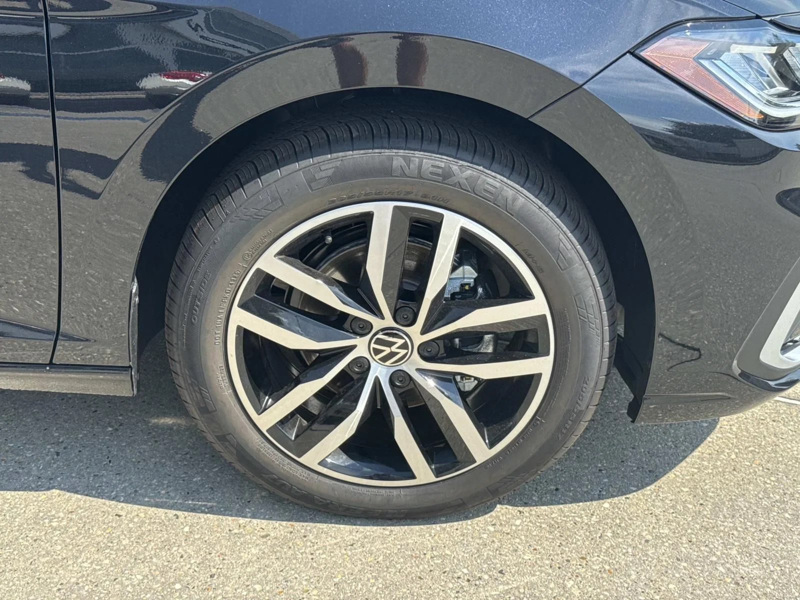 New 2026 Black Volkswagen 1.5T SE image 4