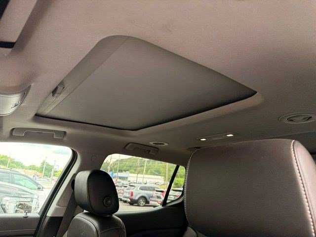 Used 2023 Sterling Metallic GMC SLT image 6