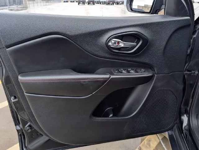 Used 2021 Black Jeep Trailhawk image 16