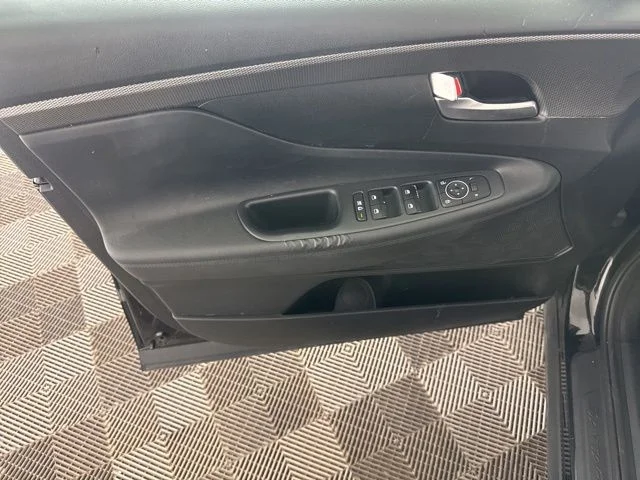 Used 2019 Black Hyundai SE image 21