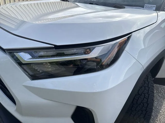 Used 2025 White Toyota LE image 30