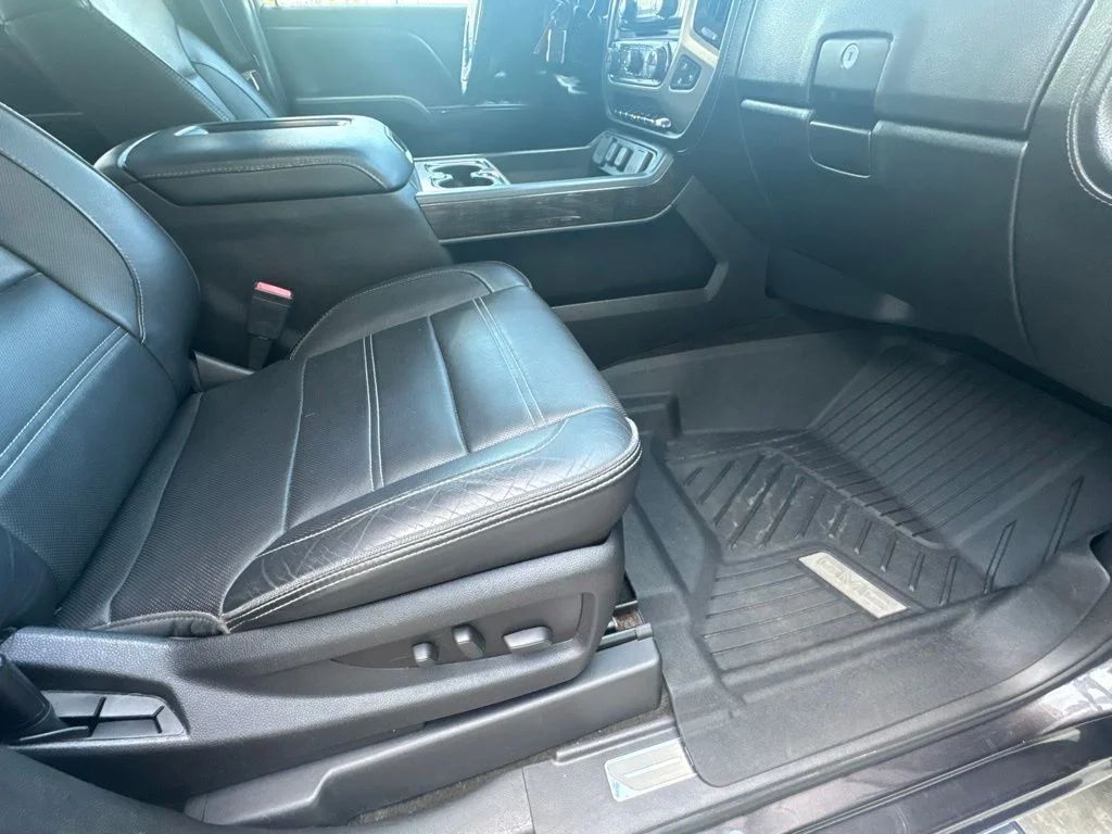 Used 2016 Silver GMC Denali image 23