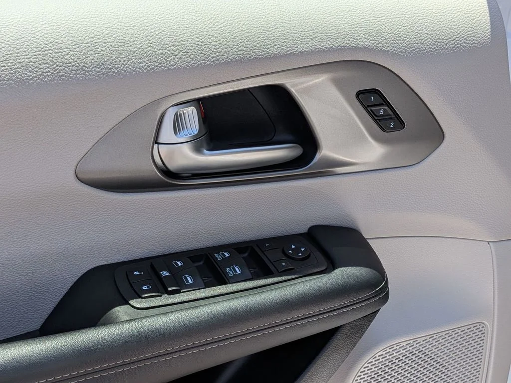 Used 2023 White Chrysler Touring L image 12