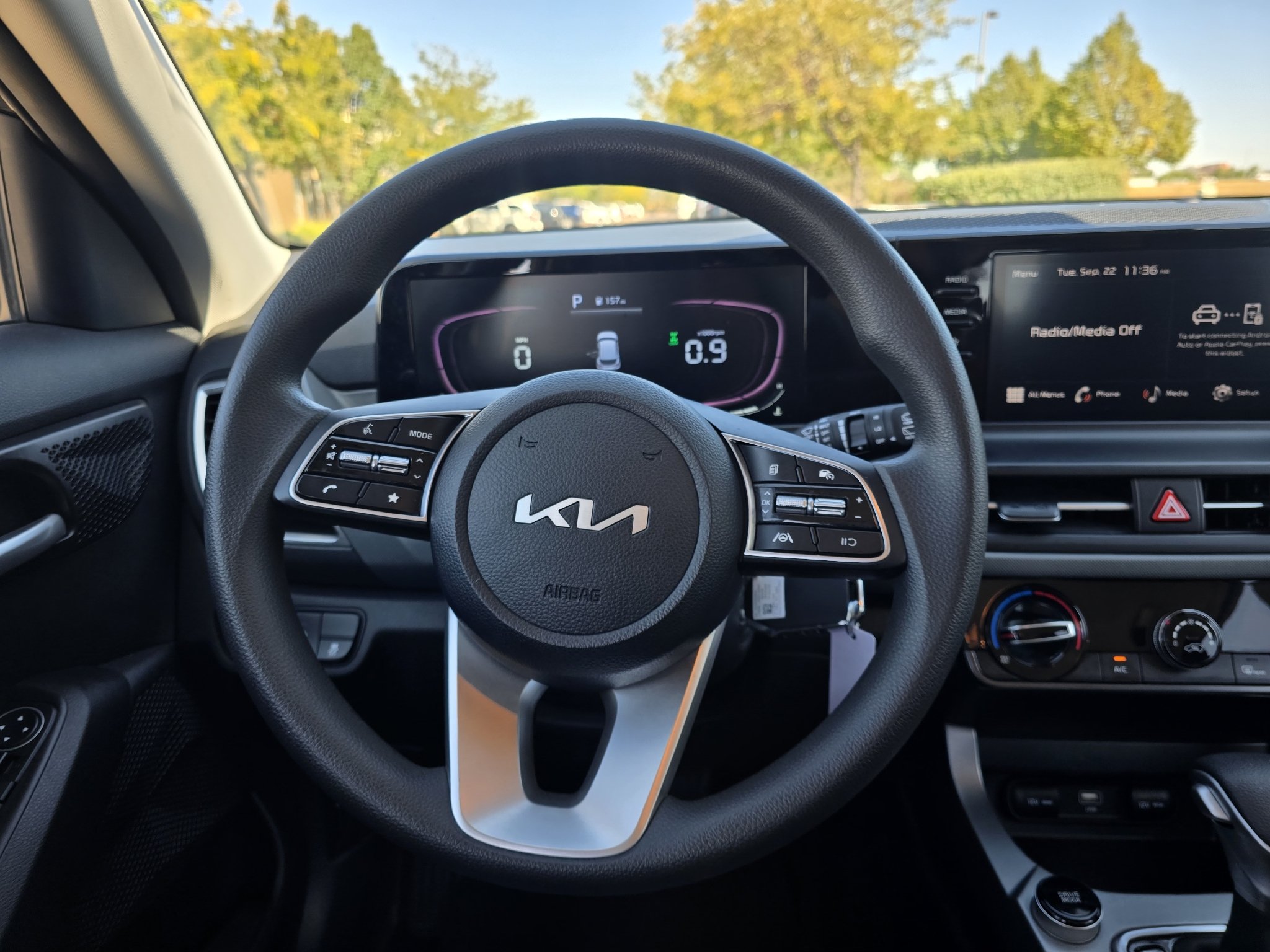 Used 2024 Fusion Black Kia LX image 27