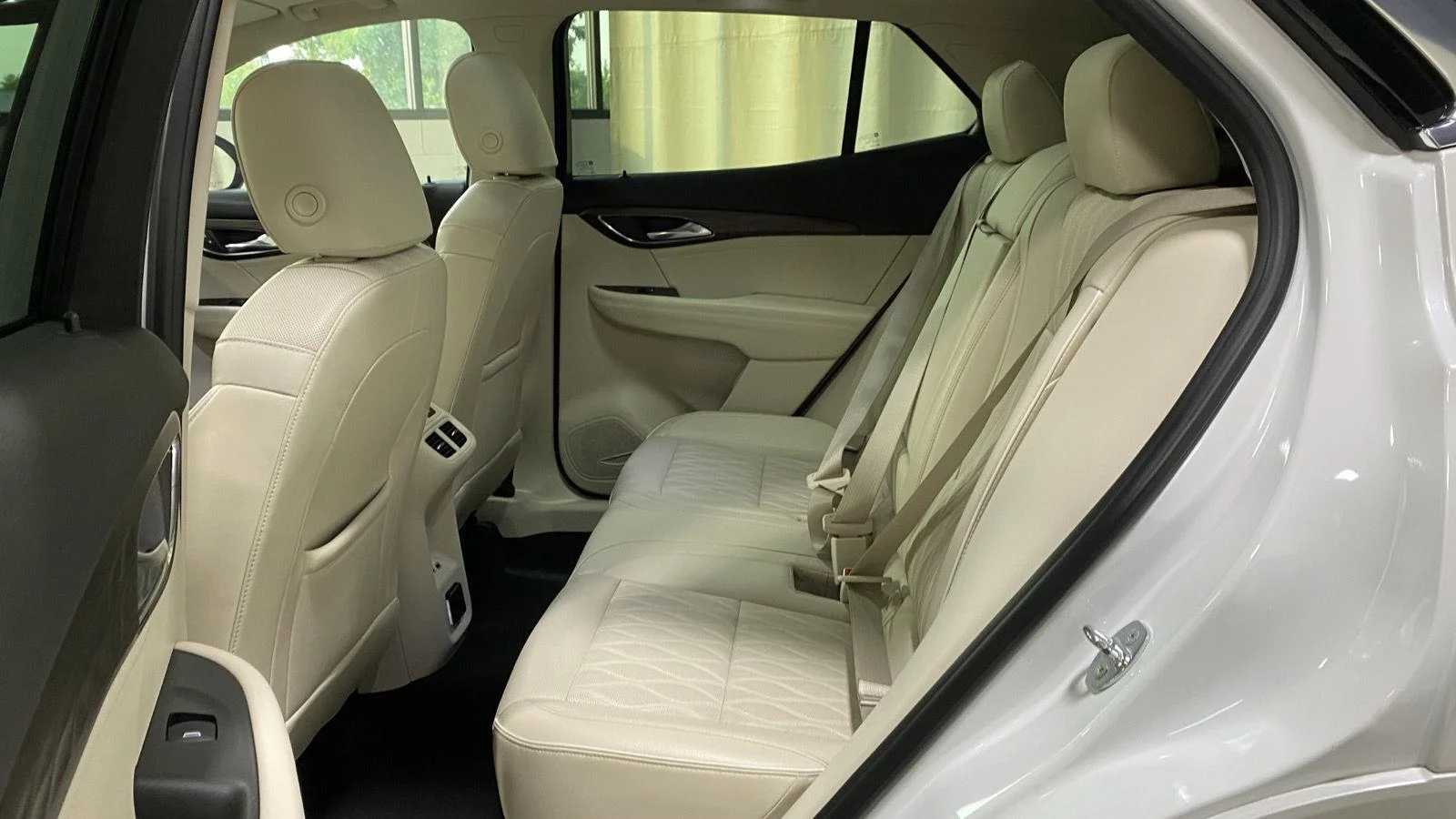 Used 2023 White Frost Tricoat Buick Avenir image 20