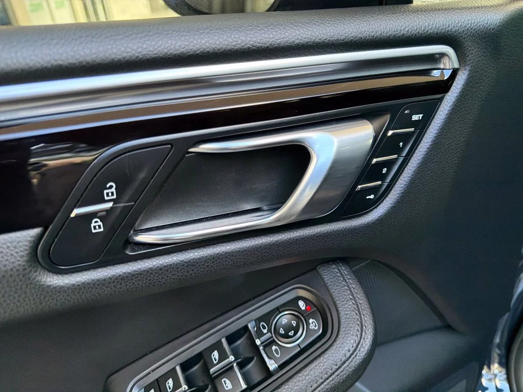 Used 2019 Black Porsche Base image 38