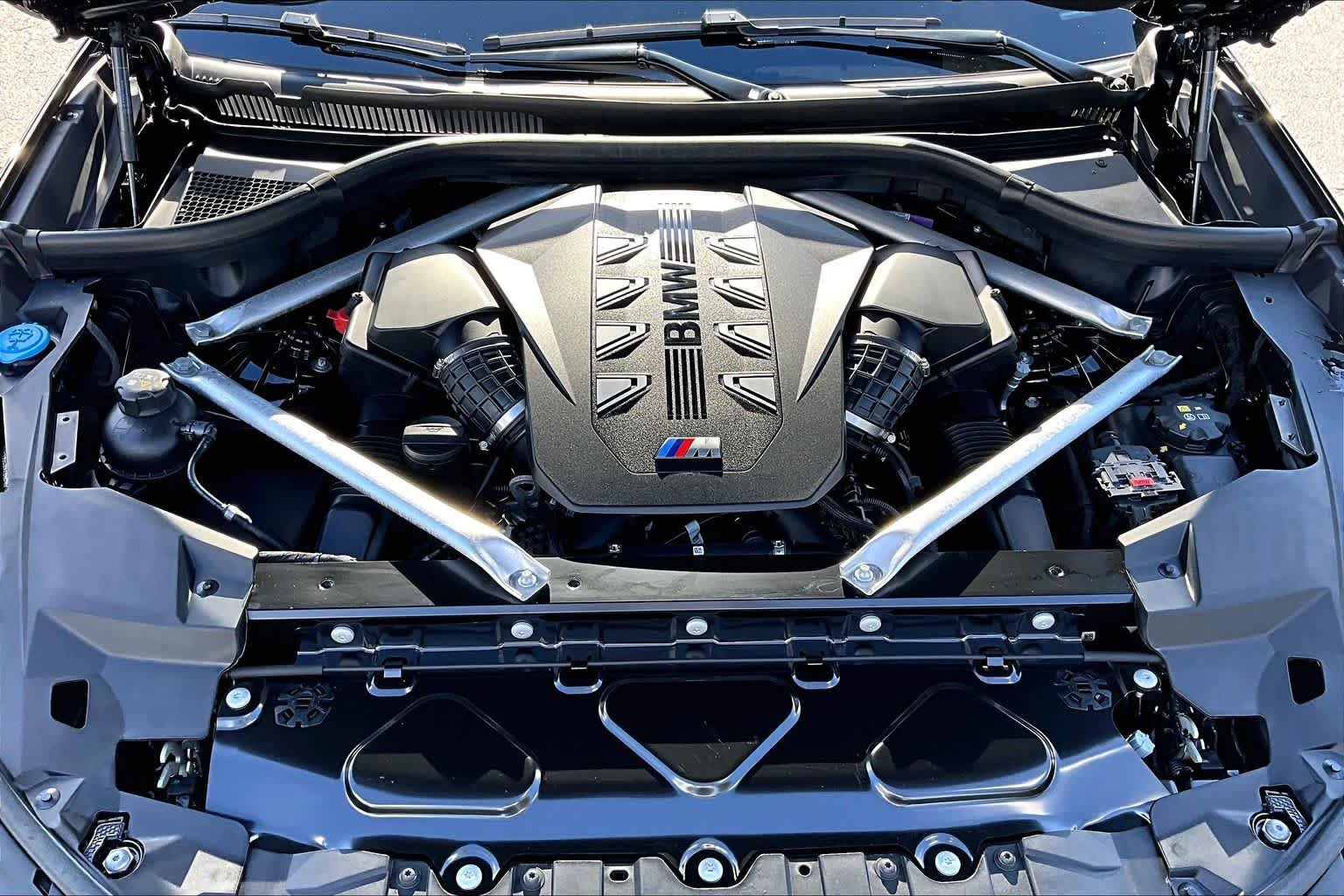 Used 2026 Black Sapphire Metallic BMW M60i image 32