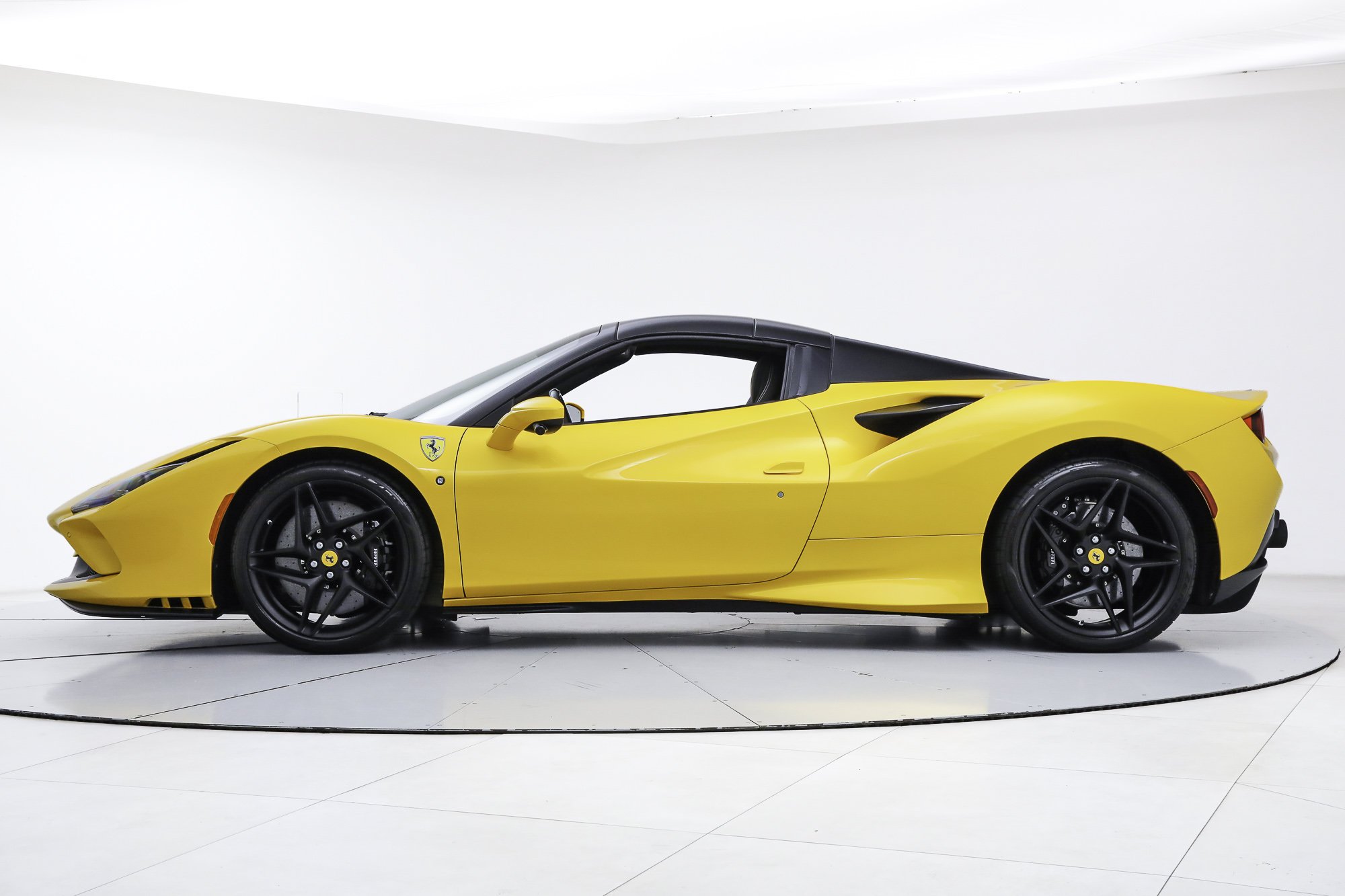 Used 2022 Yellow Ferrari  image 10