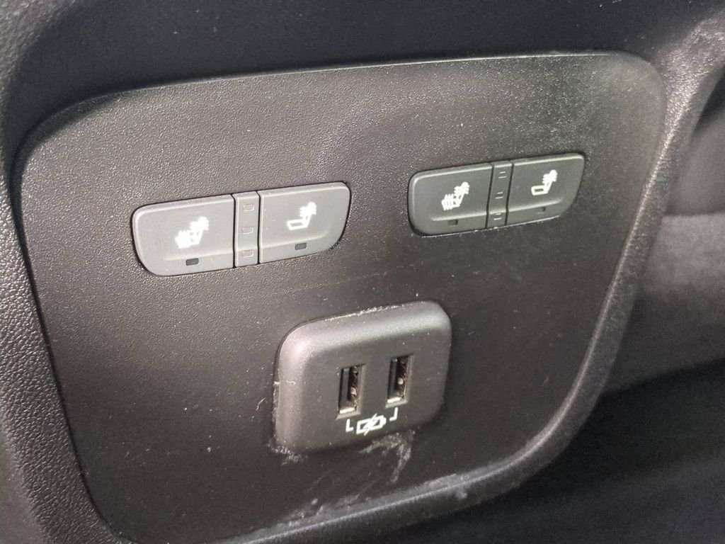 Used 2019 Beige Chevrolet Premier image 17