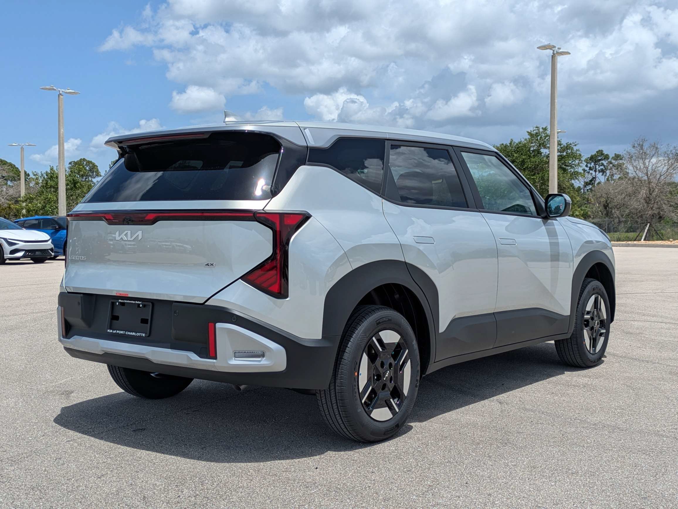 New 2027 Ivory Silver Kia LX image 5