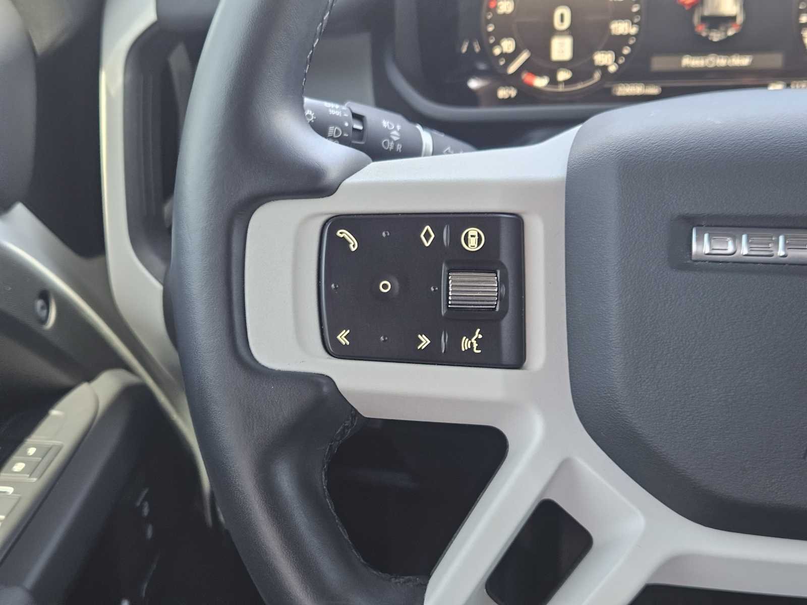 Certified Used 2025 Fuji White Land Rover S image 27