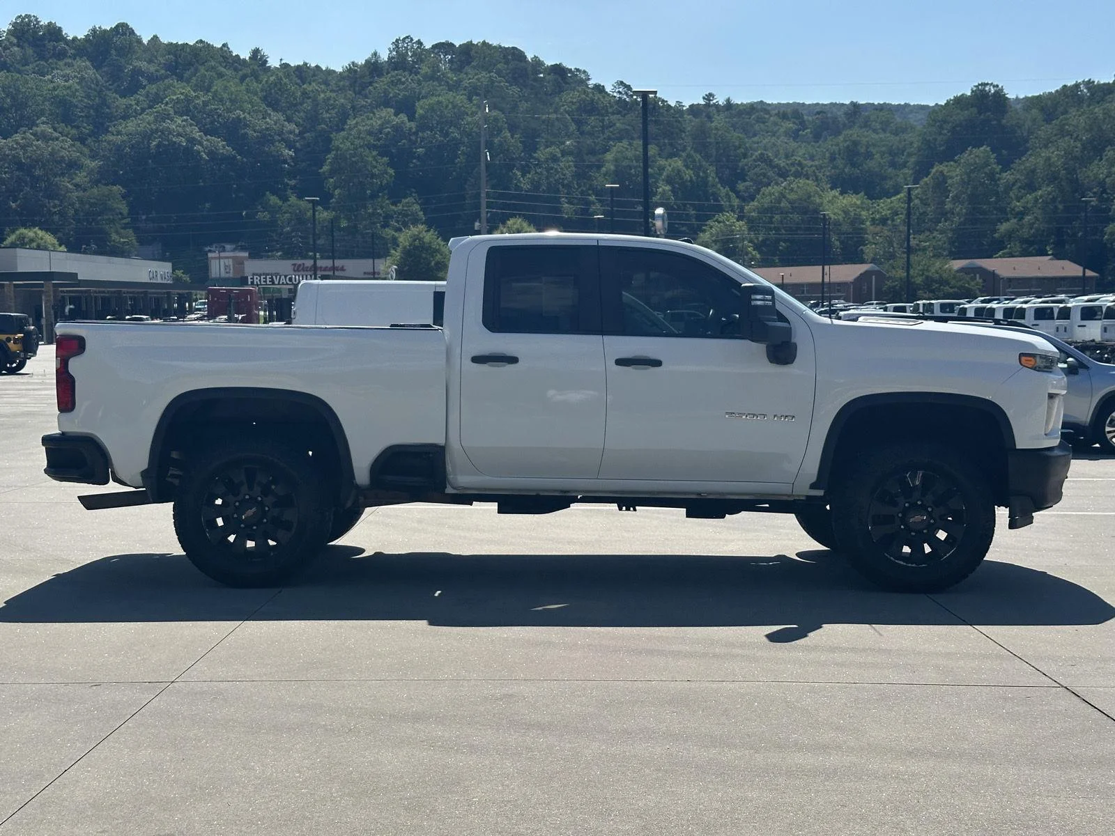 Used 2022 Summit White Chevrolet Custom image 8