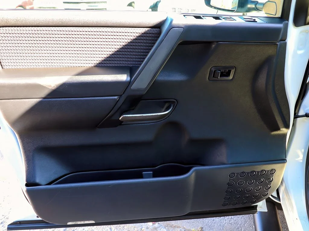 Used 2014  Nissan S image 11