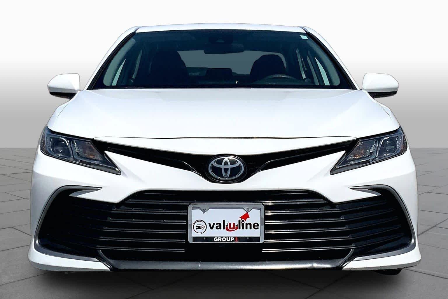 Used 2021 Super White Toyota LE image 4
