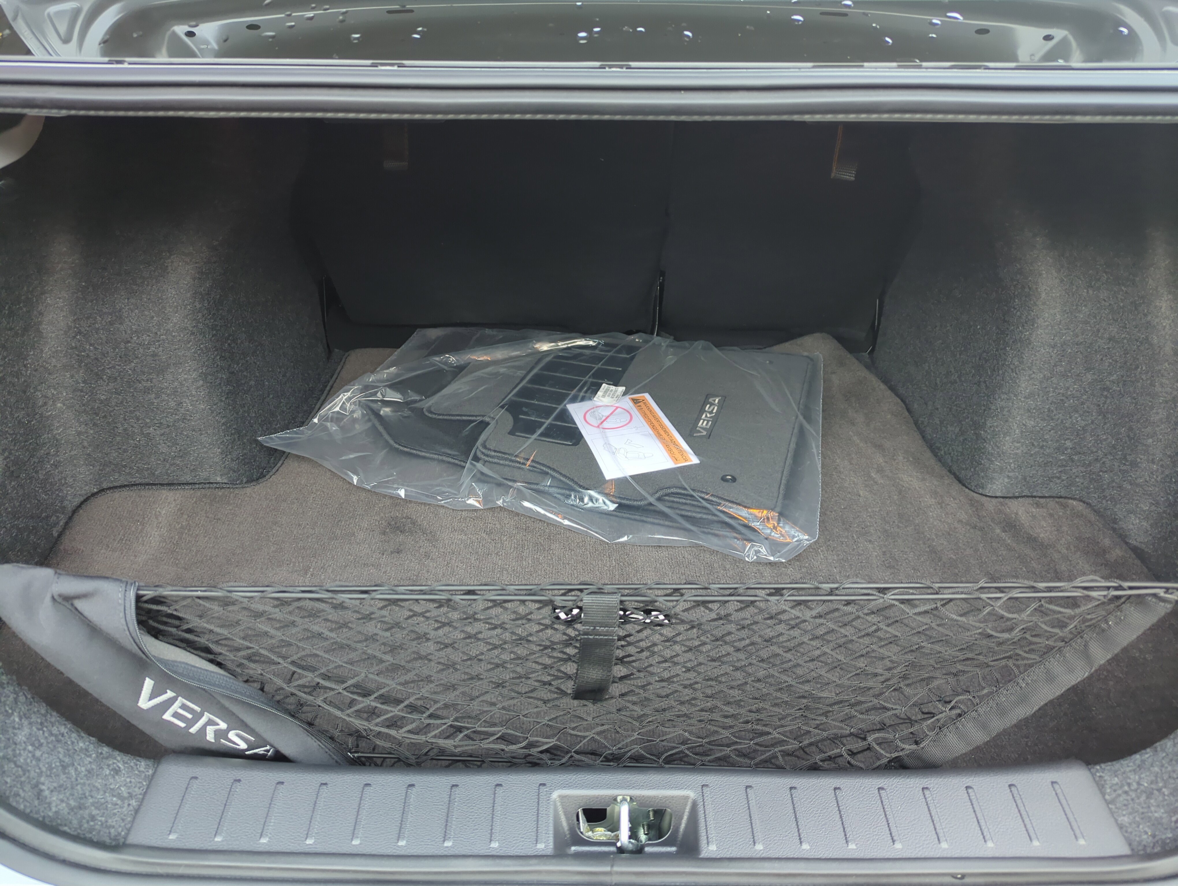 2025 Nissan Versa Sedan SR - Photo 25