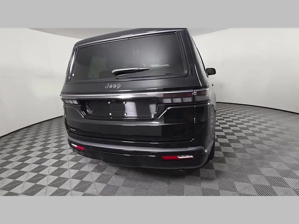New 2026 High Gloss Black Exterior Paint Jeep Limited Altitude image 36