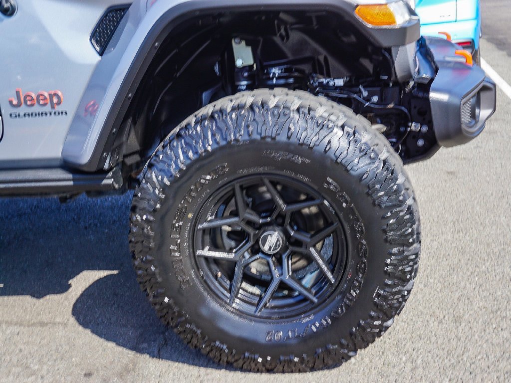 Used 2021 Silver Jeep Mojave image 9