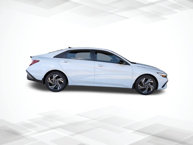 Used 2025 White Hyundai SEL Sport image 3
