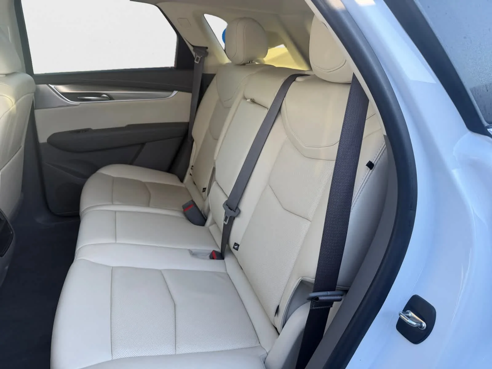 Used 2022 Crystal White Tricoat Cadillac AWD Premium Luxury image 18