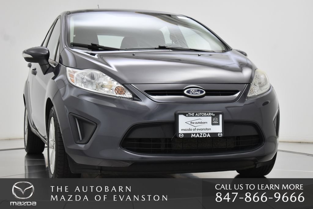 Used 2013 Gray Metallic Ford SE image 12
