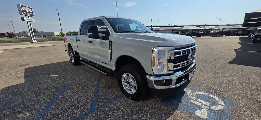 New 2026 Avalanche Ford F-350® XLT image 4
