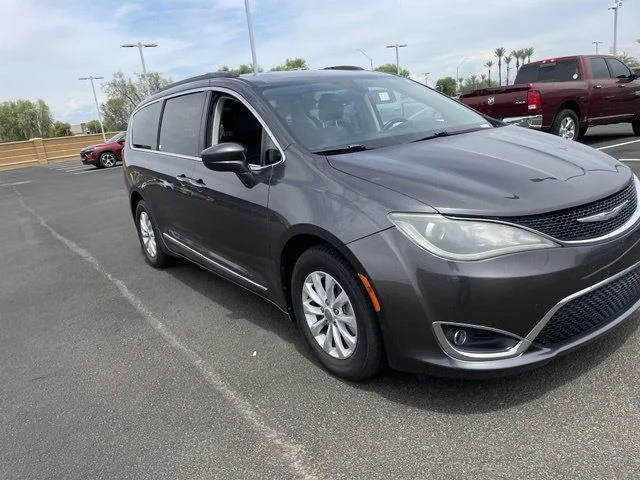 Used 2017 Granite Crystal Metallic Clearcoat Chrysler Touring L image 4
