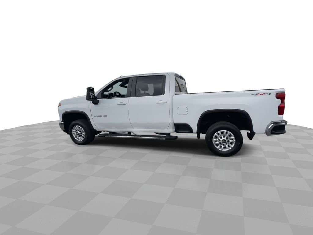 Used 2025 Summit White Chevrolet LT image 39