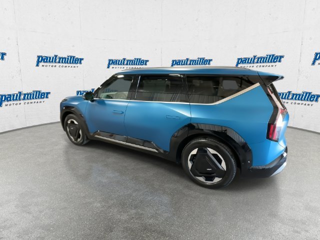 Certified Used 2024 Ocean Blue Kia Land image 8