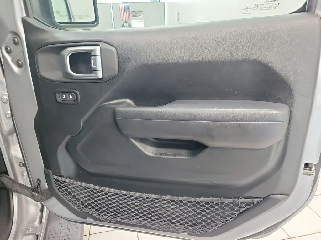 Used 2020 Silver Jeep Unlimited Sport S image 17