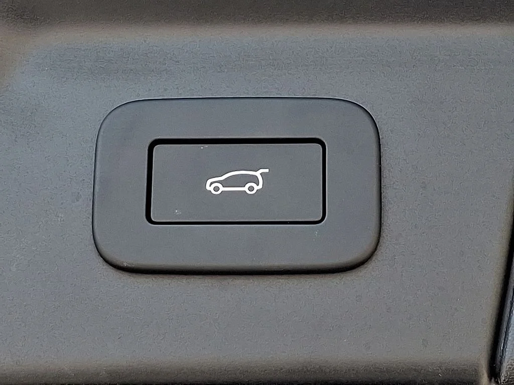 Certified Used 2026 Fuji White Land Rover Dynamic SE image 27
