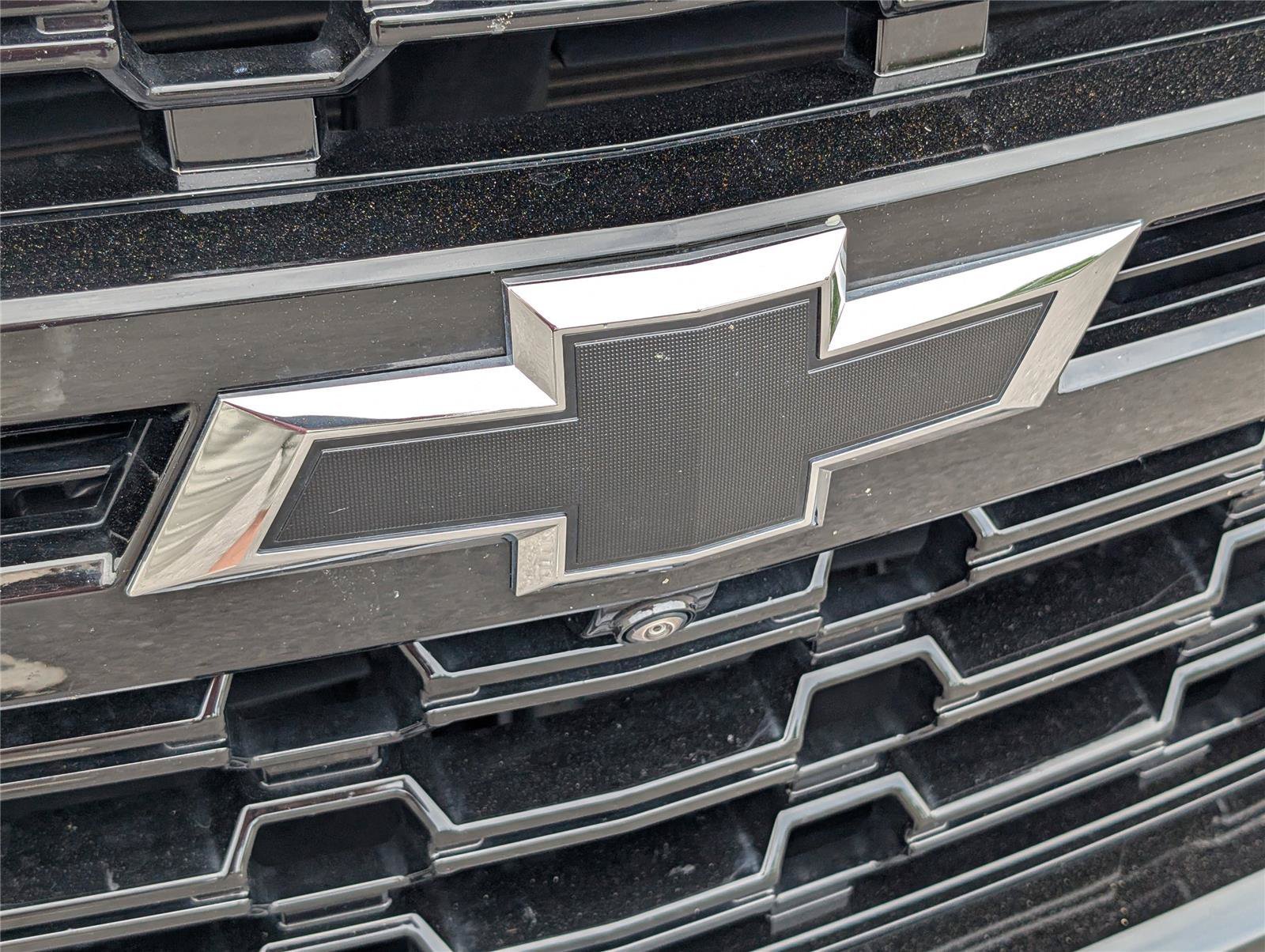 Used 2023 Black Chevrolet Z71 image 9