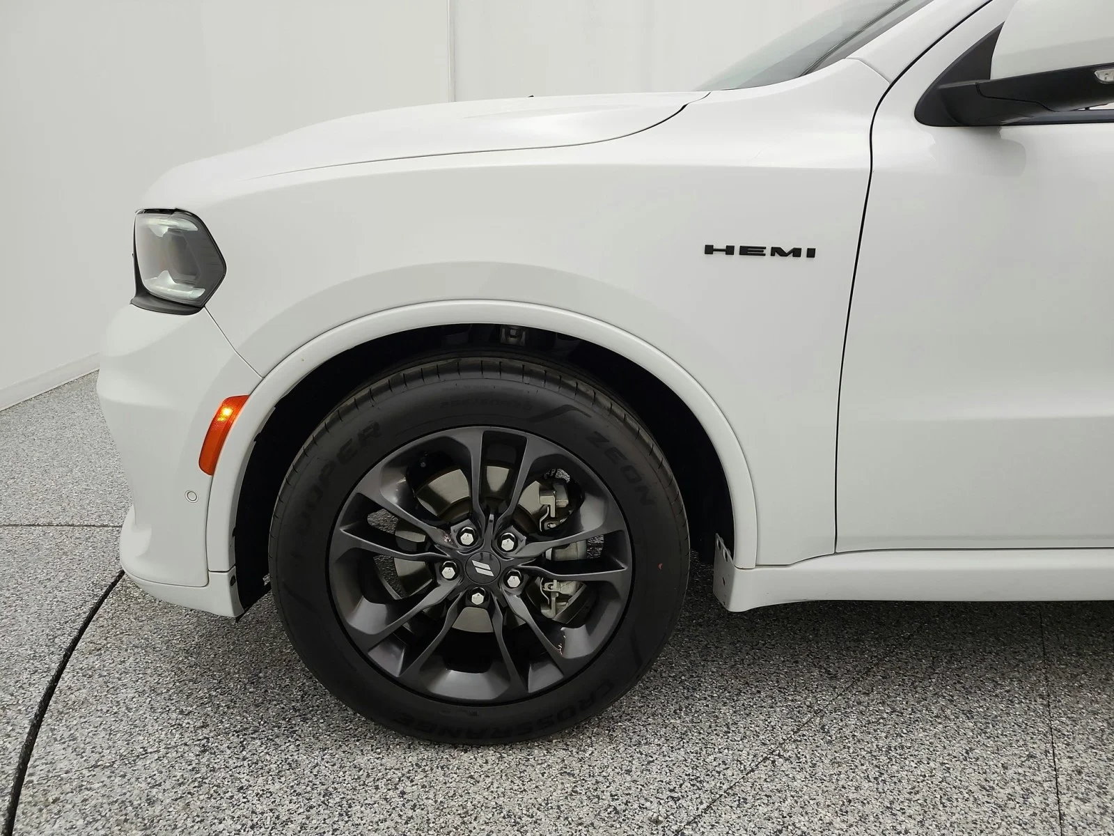 Used 2022 White Knuckle Clearcoat Dodge R/T HEMI ORANGE RWD image 17