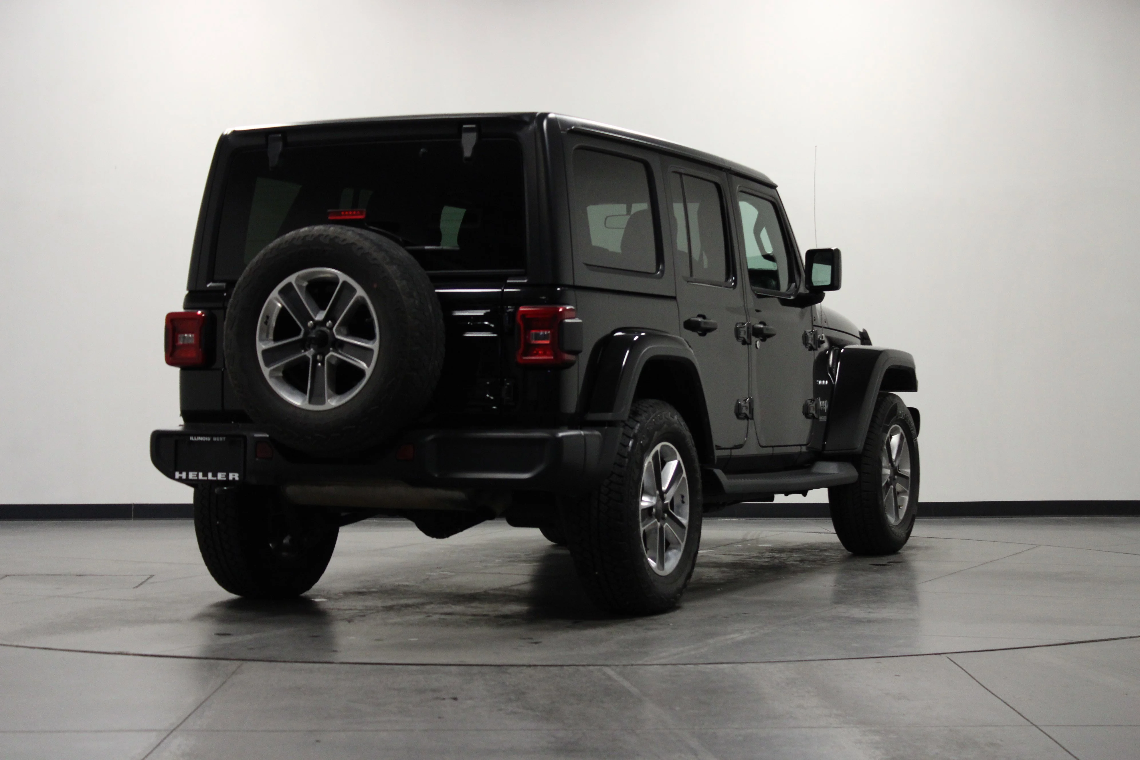 Used 2018 Black Clearcoat Jeep Sahara image 4