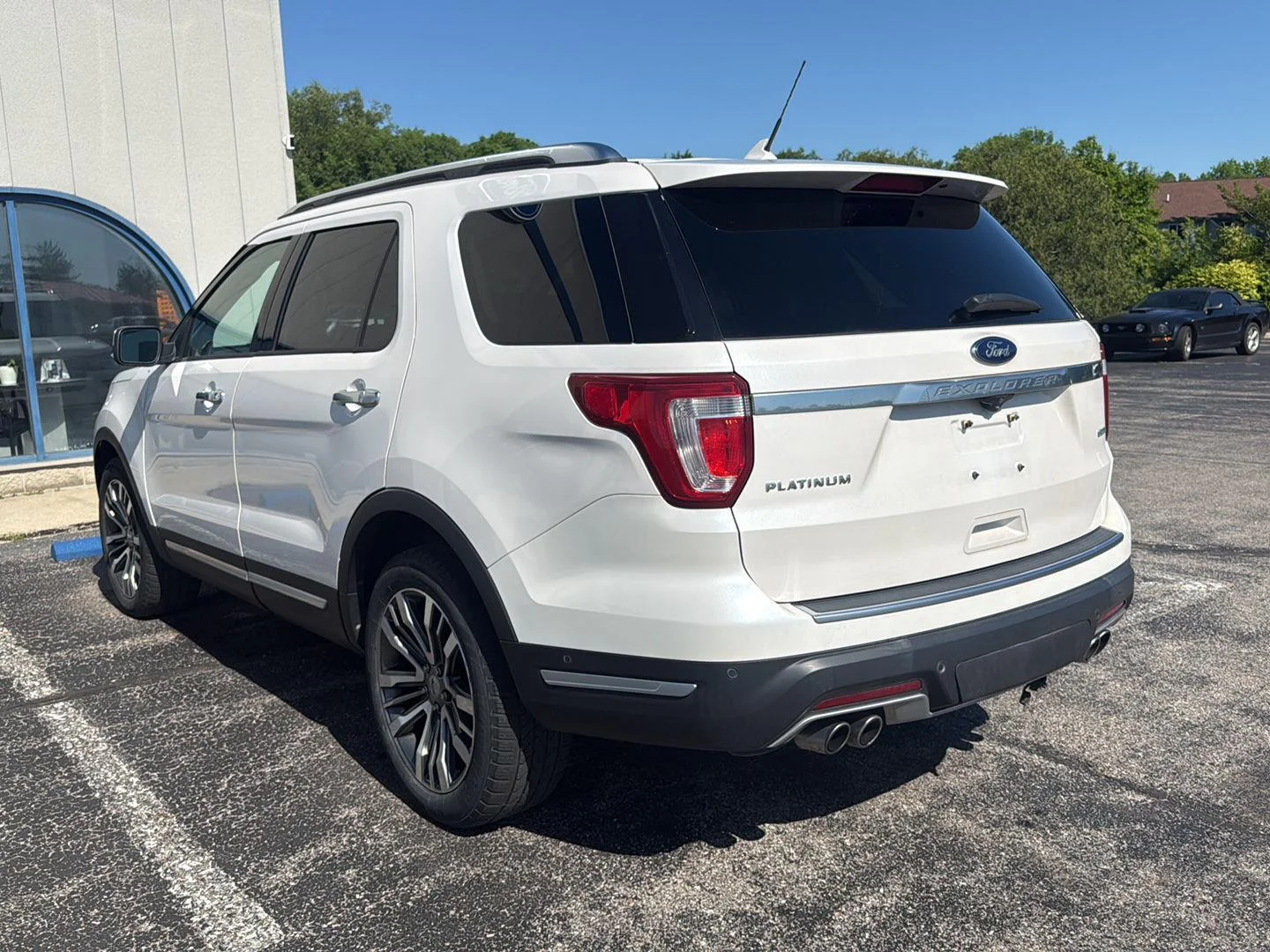 Used 2019 White Platinum Tri-Coat Metallic Ford Platinum image 5