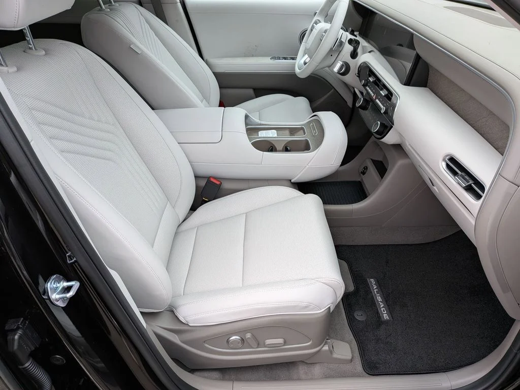 New 2026 Black Hyundai SEL Premium image 33