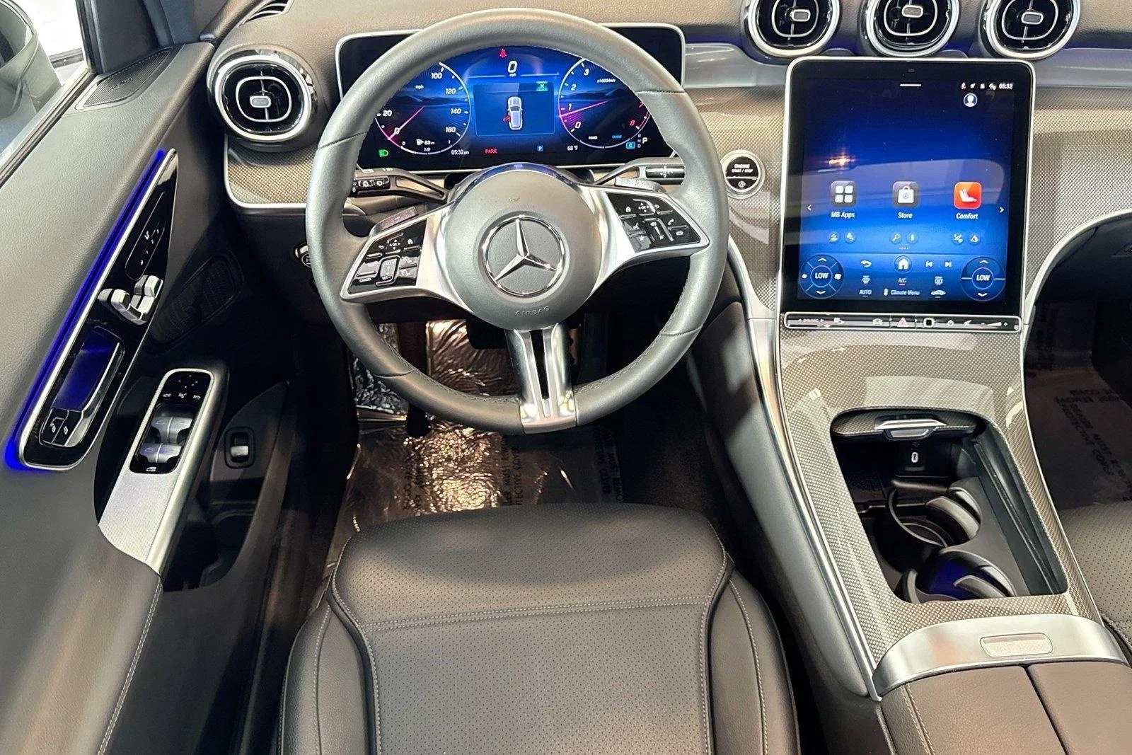 Used 2025 Black Mercedes-Benz GLC 300 image 21