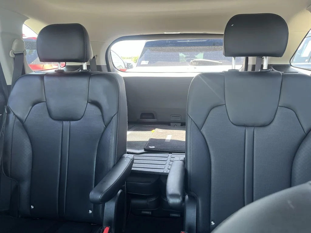Used 2025 Black Kia EX image 23