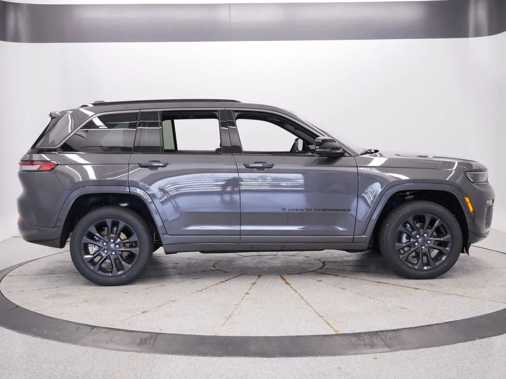 New 2026 Baltic Gray Metallic Clearcoat Jeep Limited Reserve image 8