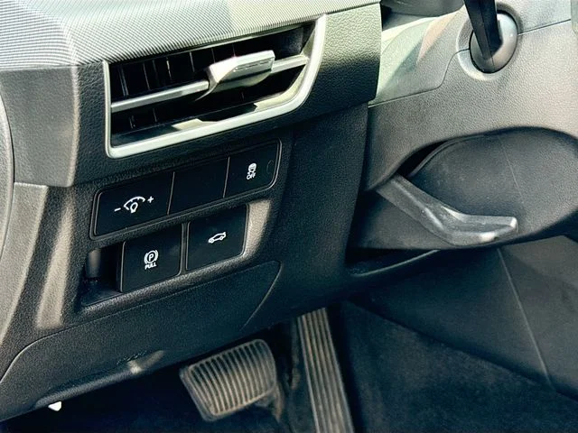 Used 2024 Black Hyundai SEL image 10