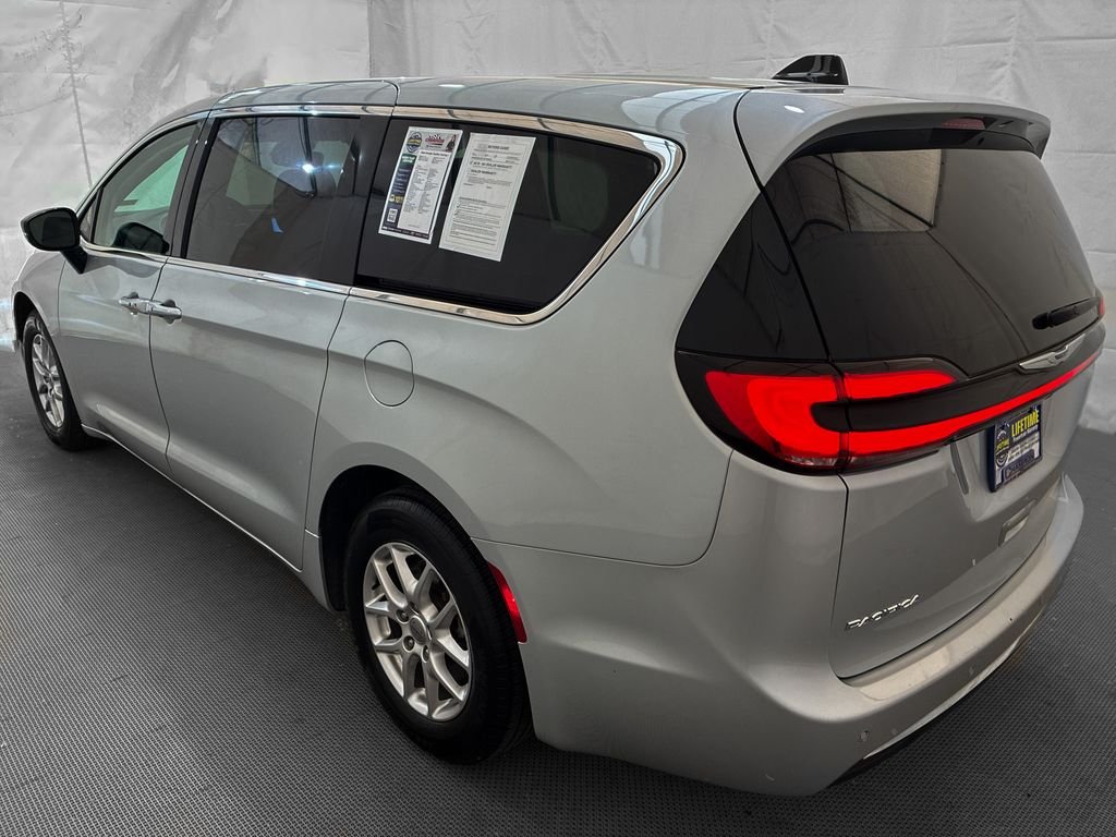 Used 2024 Silver Chrysler Touring L image 5