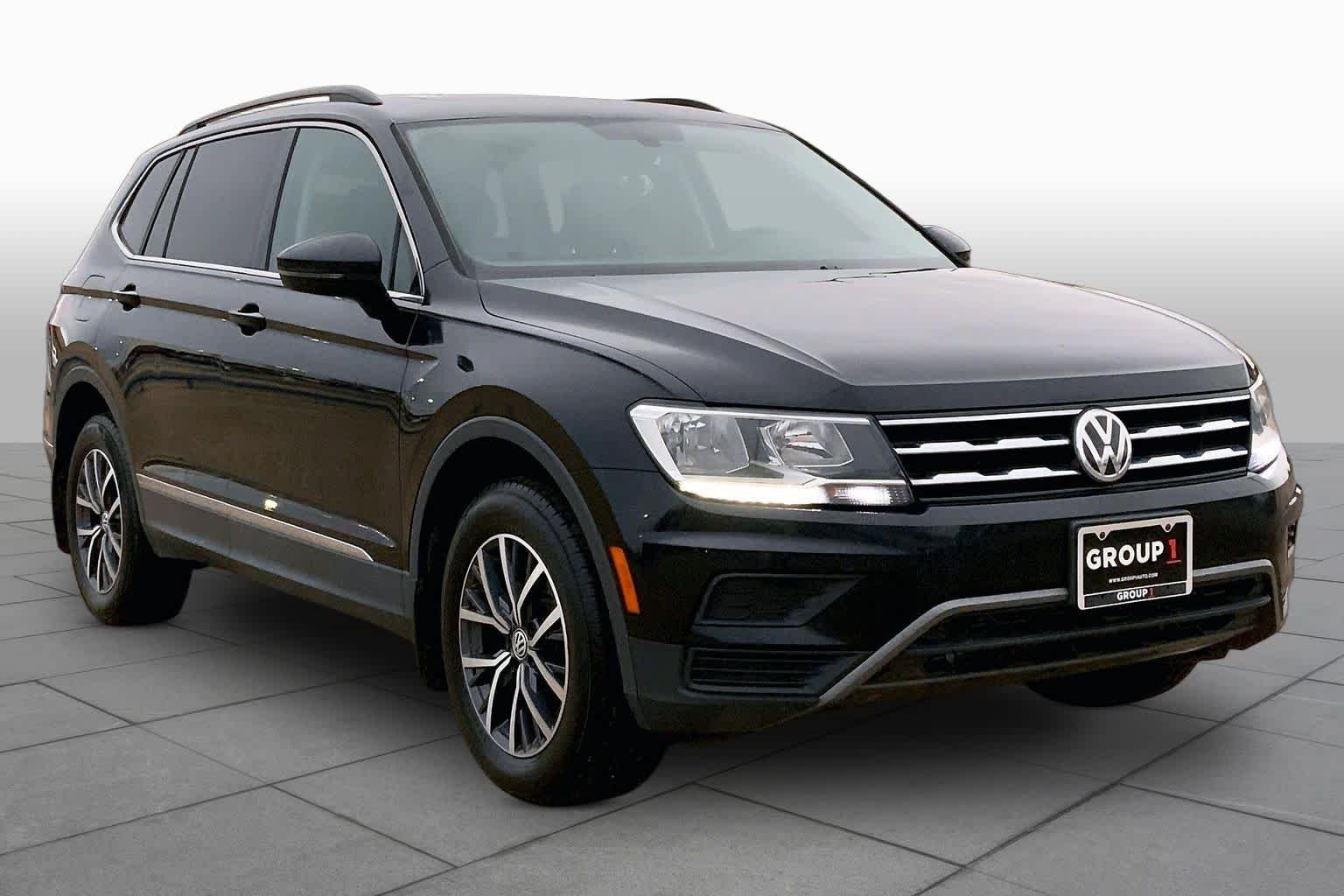 Used 2020 Deep Black Pearl Volkswagen SE image 3