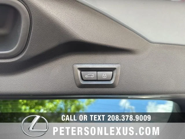 Used 2026 Gray BMW M60i image 22