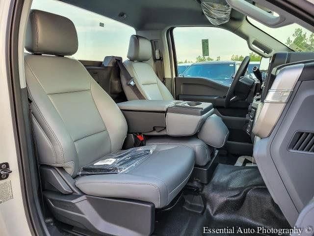 New 2025 Oxford White Ford F-550® XL image 53
