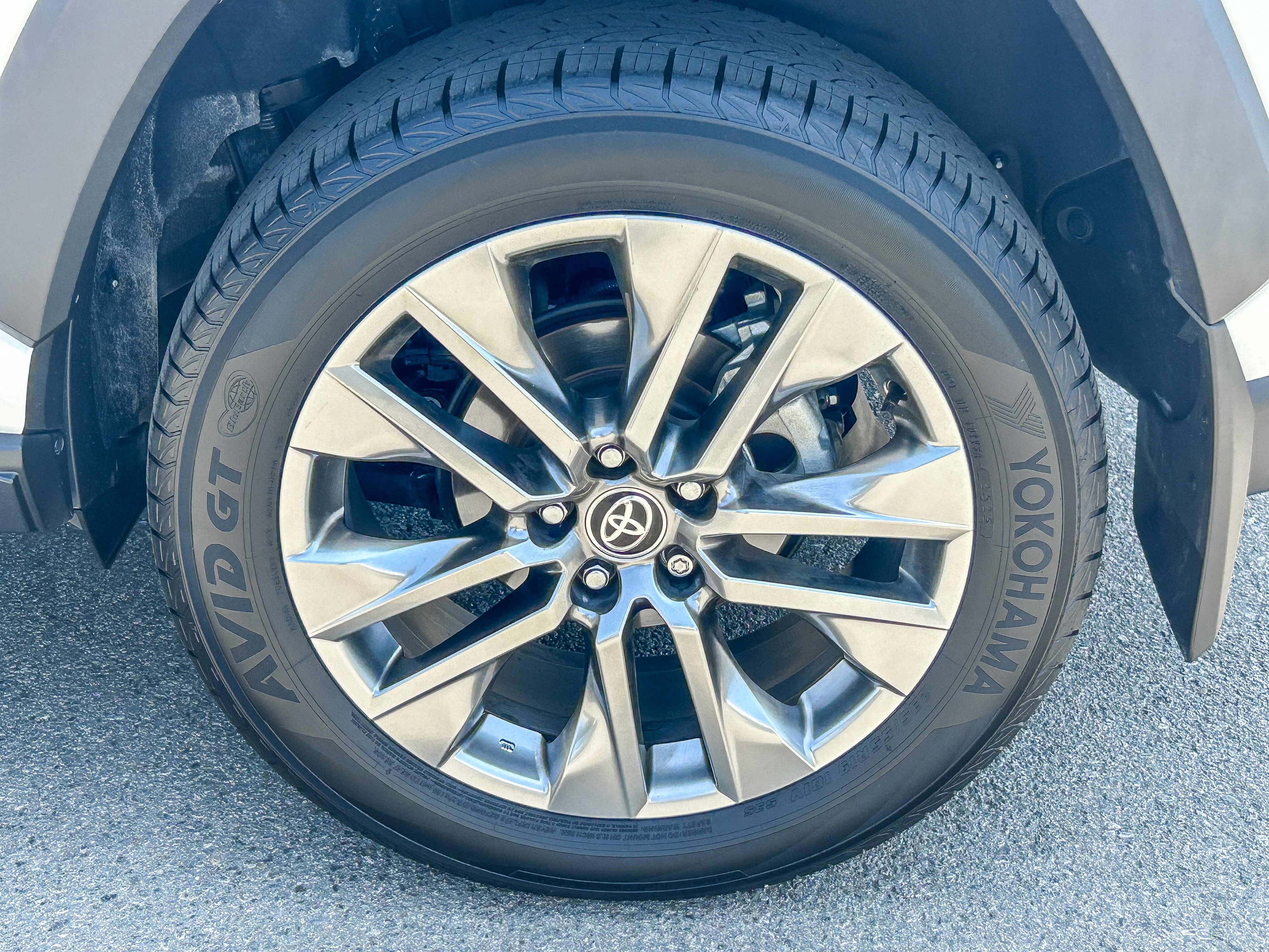 Used 2025 WIND CHILL PEARL TOYOTA TRUCK XLE PREMIUM image 11