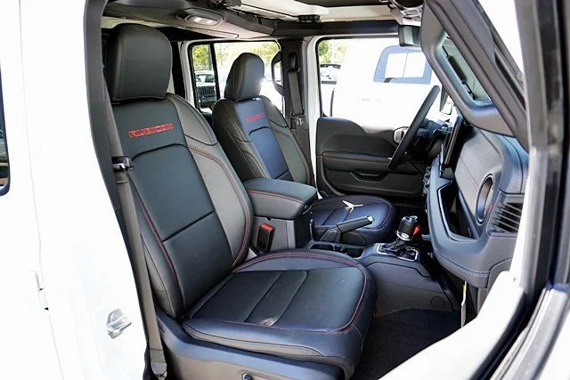 New 2026 Bright White Clear-Coat Exterior Paint Jeep Rubicon X image 15