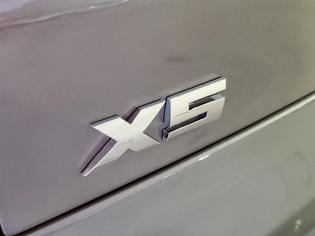 New 2026 Skyscraper Grey Metallic BMW M60i image 6