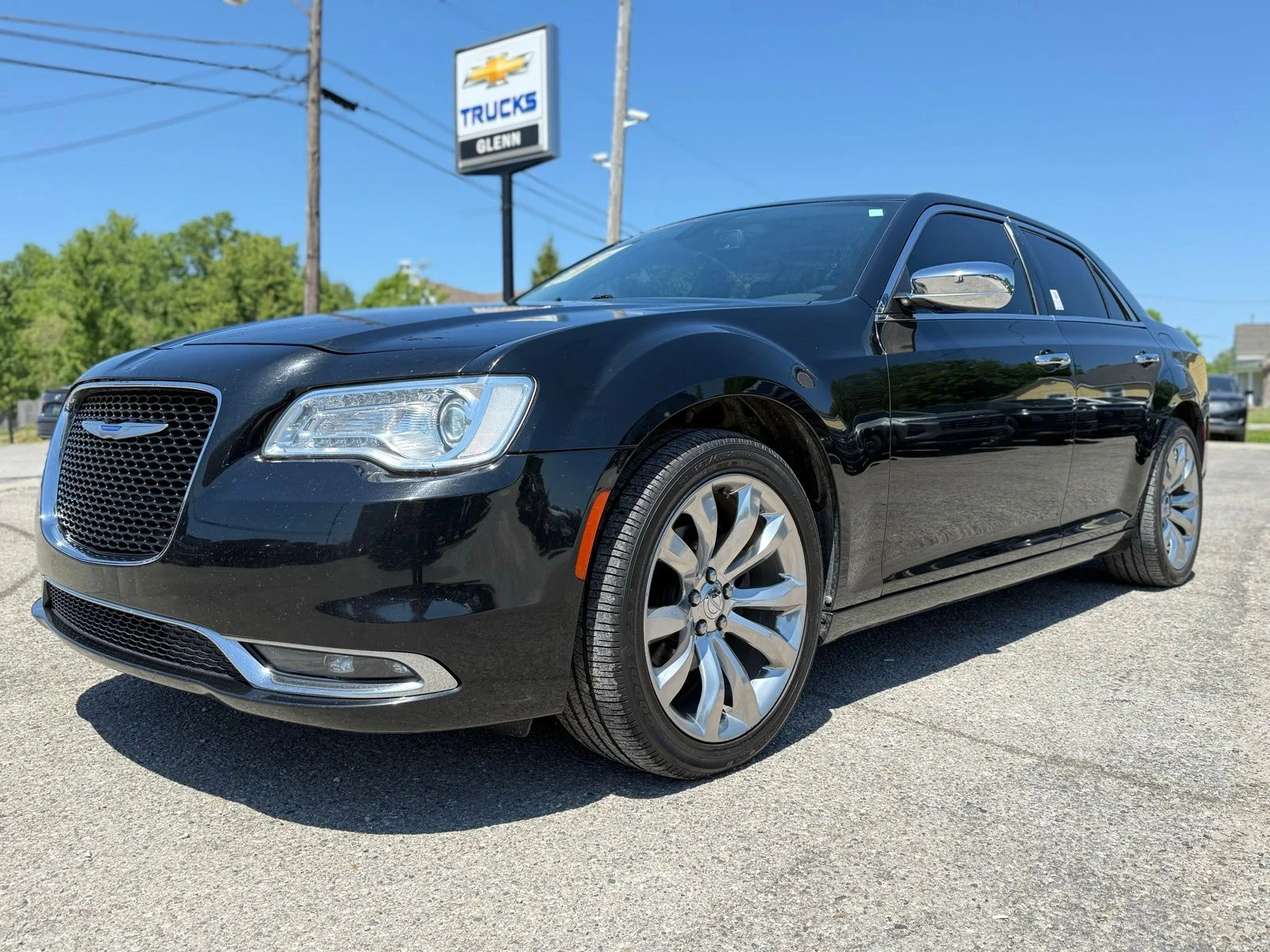 Used 2020 Chrysler 300 Limited with VIN 2C3CCAEG2LH115431 for sale in Eminence, KY